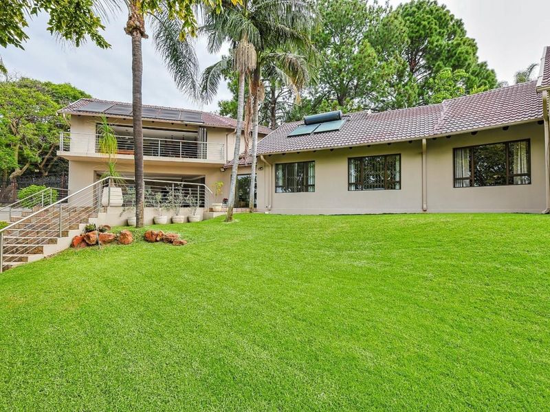 Spacious Luxury Living: 4-Bedroom Home with Separate 2-Bedroom Garden Cottage in Waterkloof - Photo 4