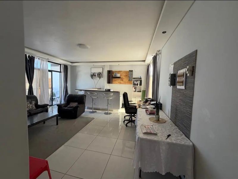 🏡 DOUBLE-STOREY HOUSE FOR SALE | NEW ROCKY CREST, WINDHOEK - Photo 9