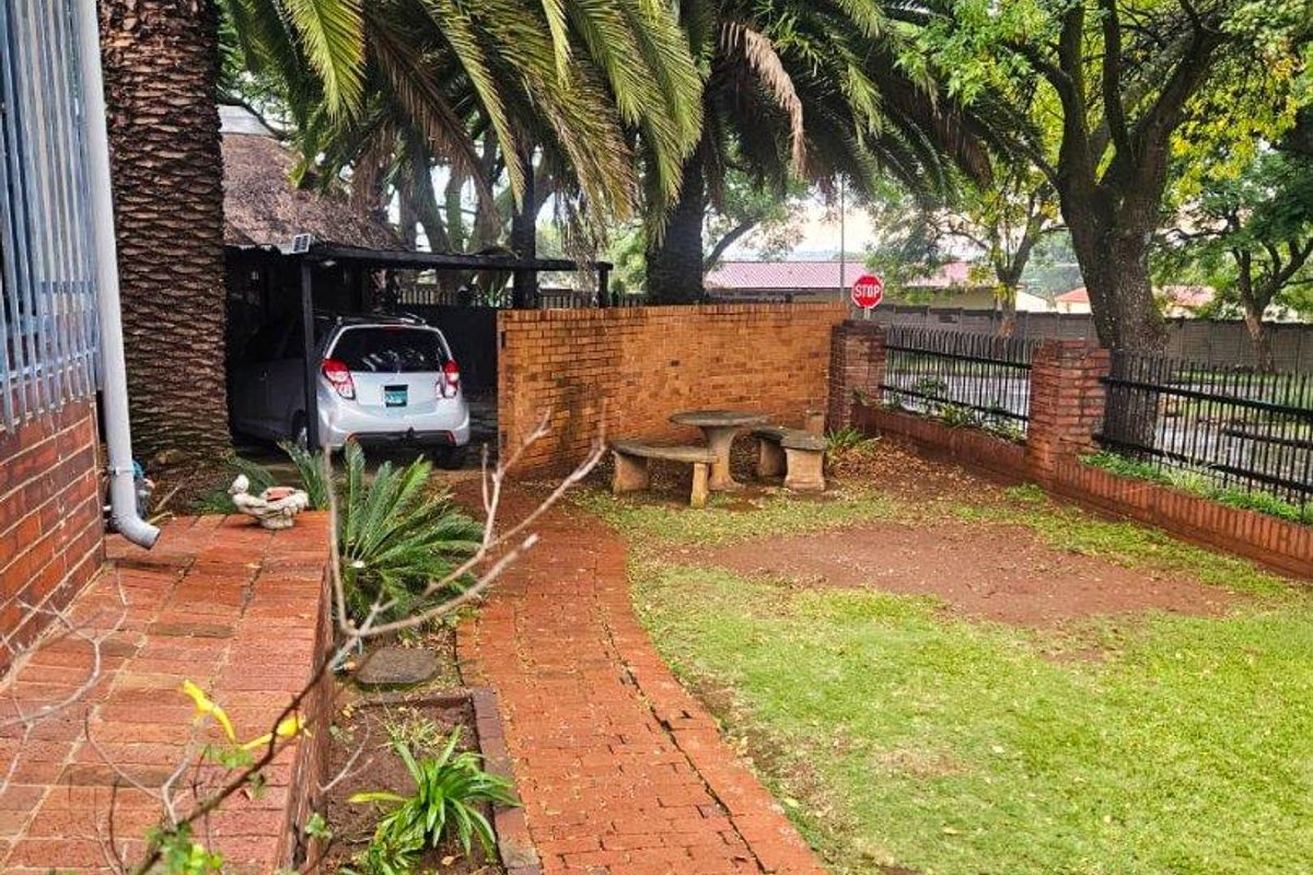 Spacious Family Haven with Flatlet, Skyline Views & No Loadshedding - Photo 4