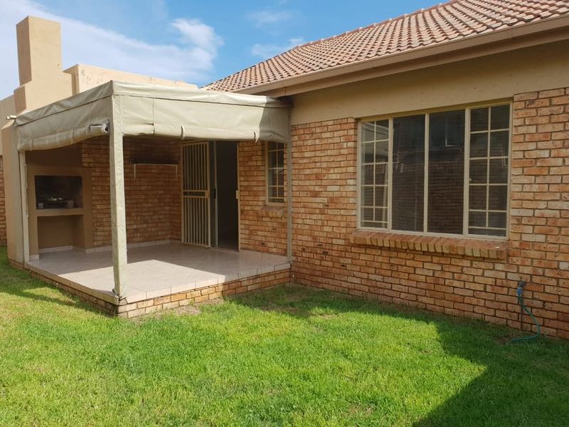 Charming 2-Bedroom Townhouse for Sale in Amberfield Ridge Estate!!! - Photo 1