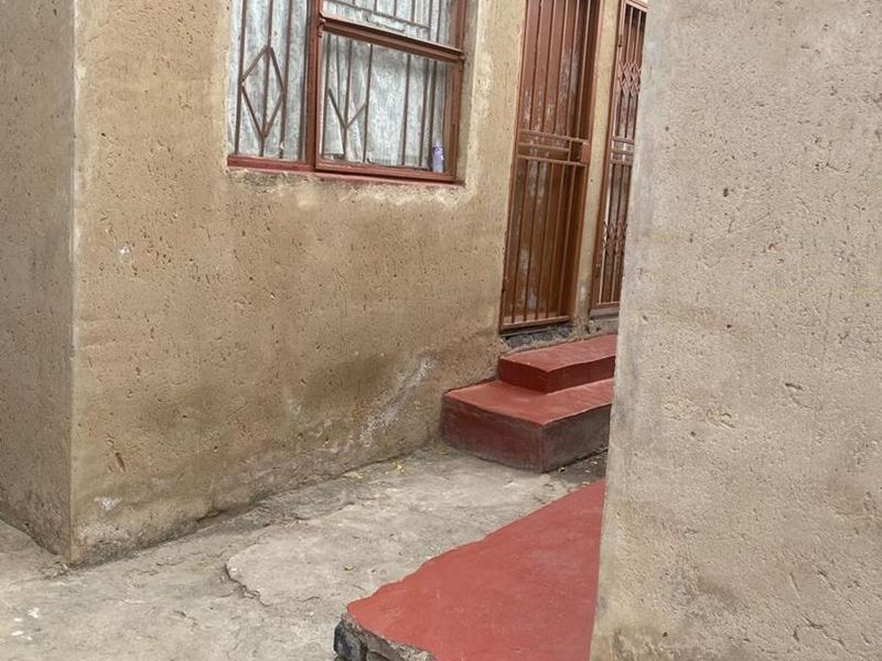 House in Umfuyaneng Tembisa - Photo 6