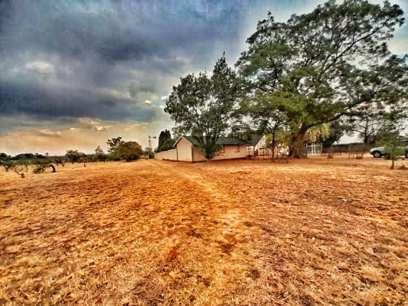 "An ideal home featuring a vast expanse of land of 2.5 Hectares" - Photo 10