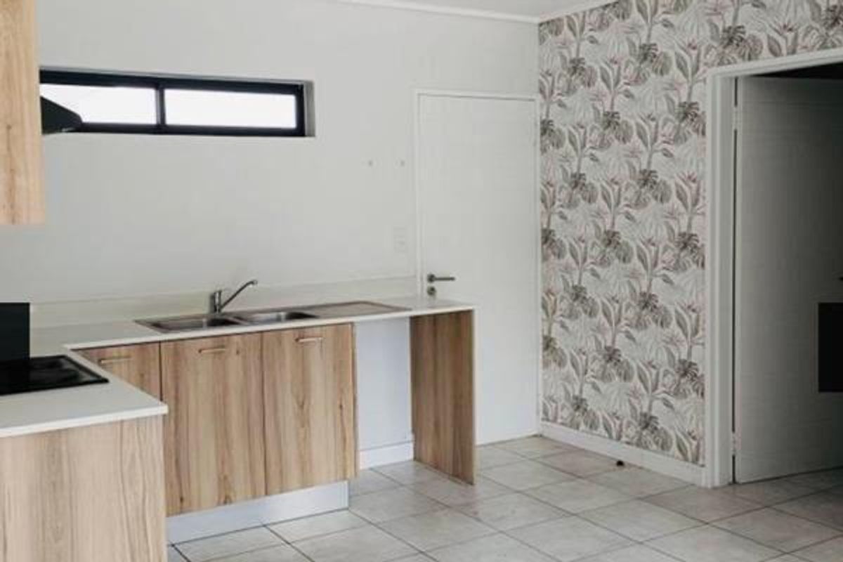 One Bedroom Apartment for Sale in Linbro Park - Photo 3