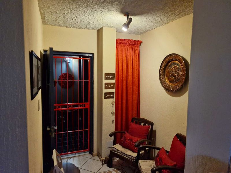 2 & Half Bedroom Town house For Sale In Silverton - Photo 7