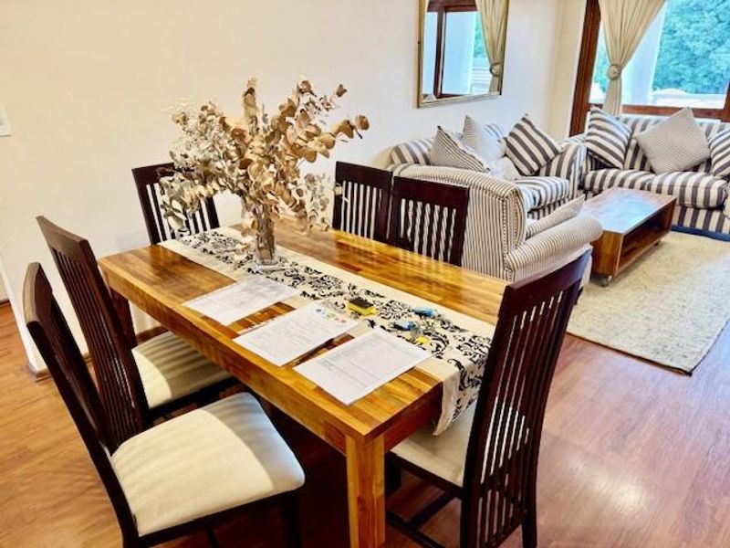 FULLY FURNISHED 2 BED 1 BATH TOWNHOUSE BENMORE - Photo 2