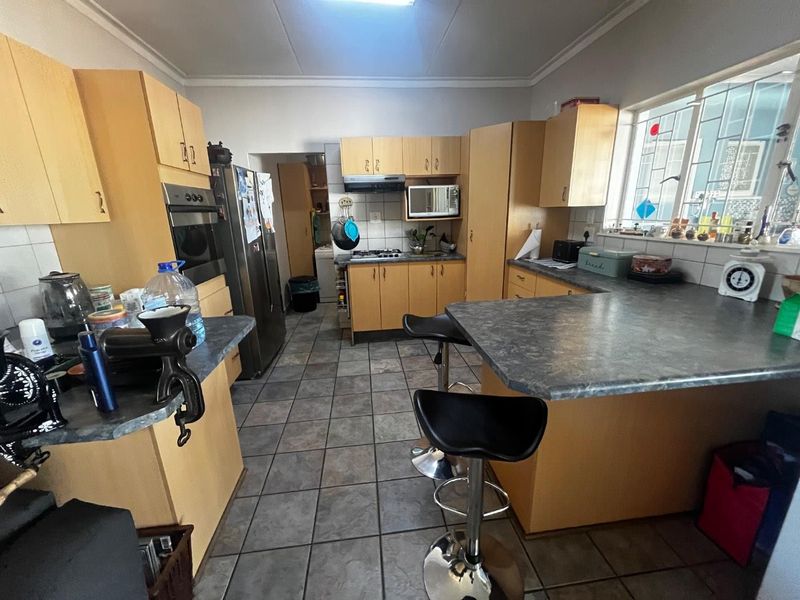 Beautiful older Pioneerspark house for sale - Photo 9