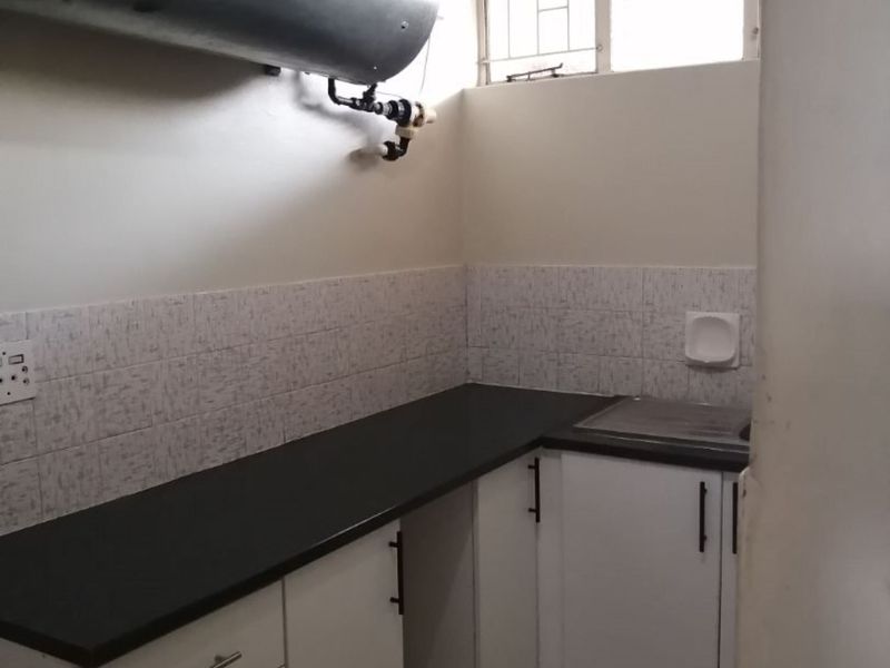 Your Ideal Home: 2.5 Beds, Secure Parking, and More! - Photo 6