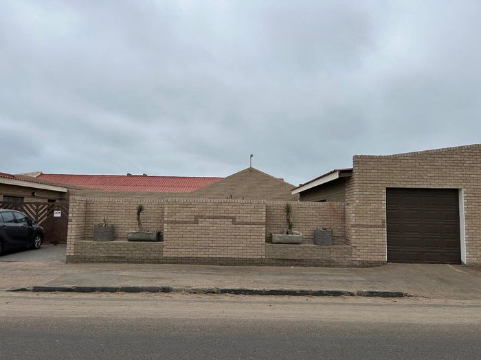 Property #2372187, House For Sale in Walvis Bay Central