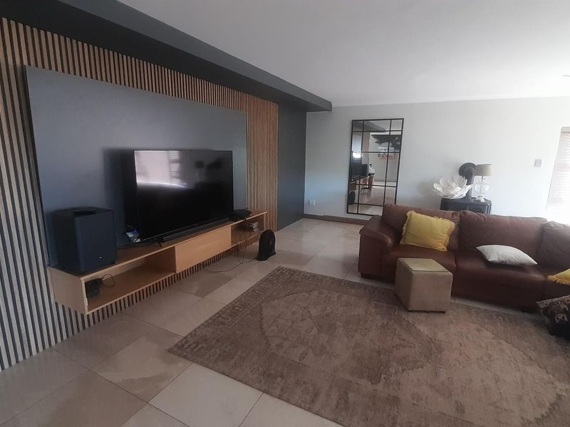 Luxury Awaits: Birdwood Estate with Separate Flatlet - Photo 9