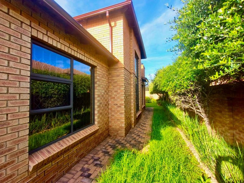 3 Bedroom, 2 Bathroom Cluster for Rent in Newmarket Park - Photo 3