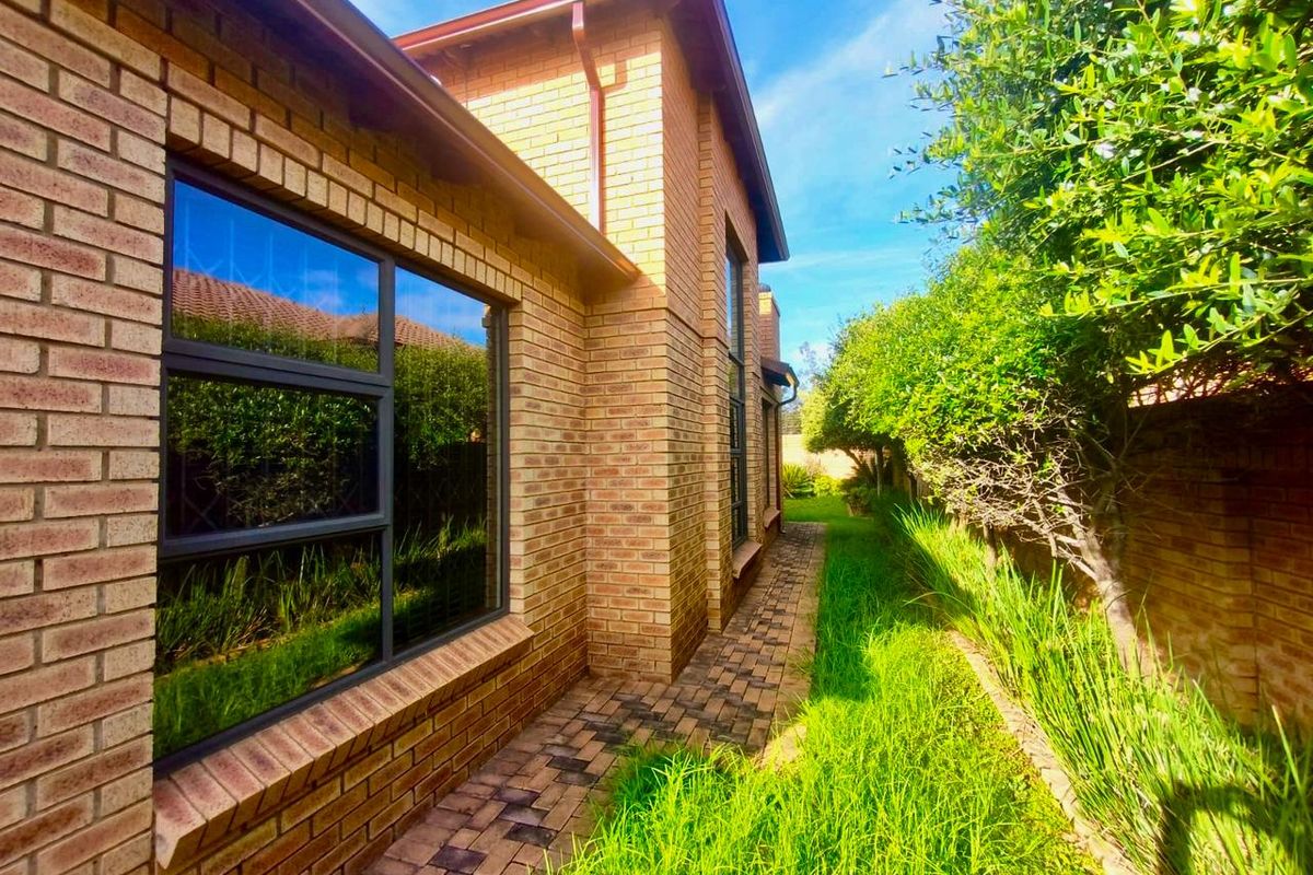 3 Bedroom, 2 Bathroom Cluster for Rent in Newmarket Park - Photo 3