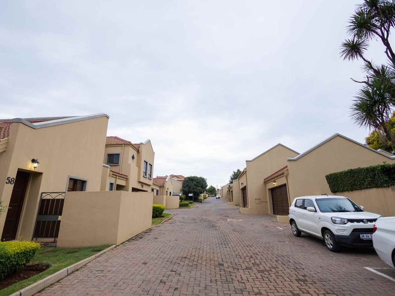 Newly Renovated 3 Bedroom Within Lifestyle Estate - Photo 6