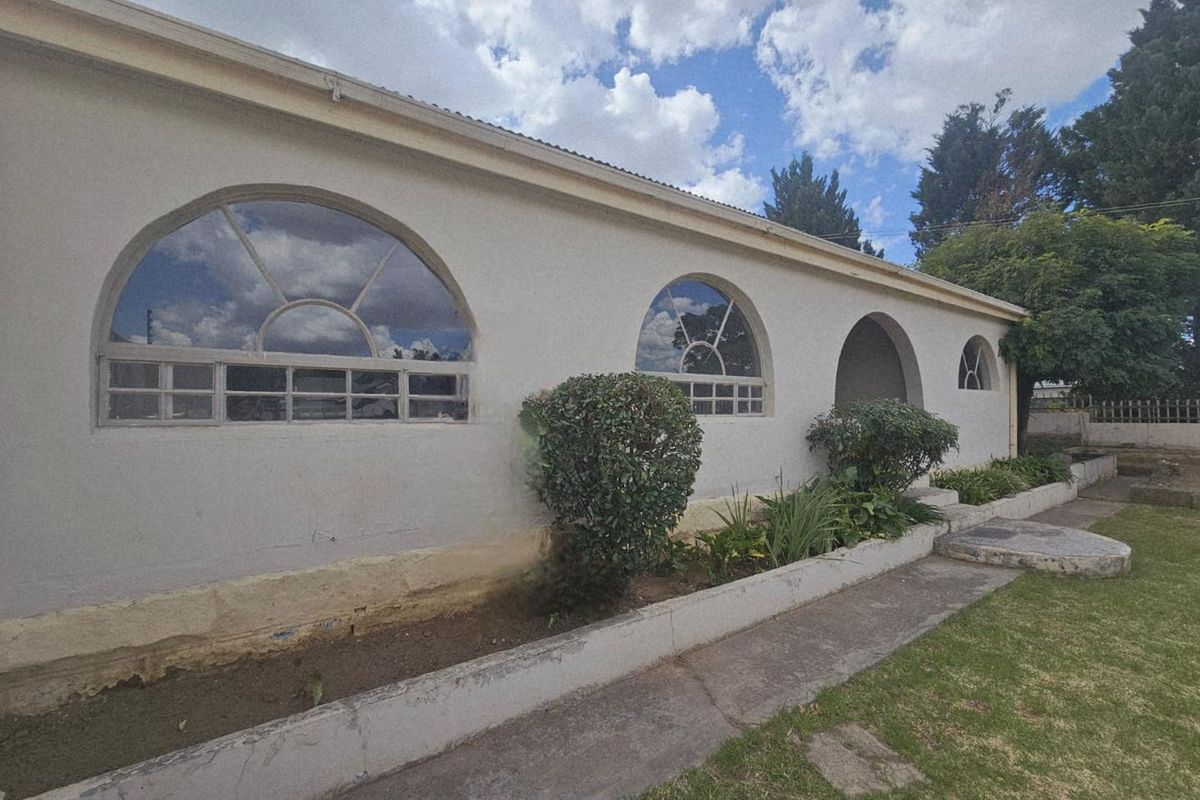 Spacious 5-Bedroom Family Home Within Walking Distance of Schools - Photo 3