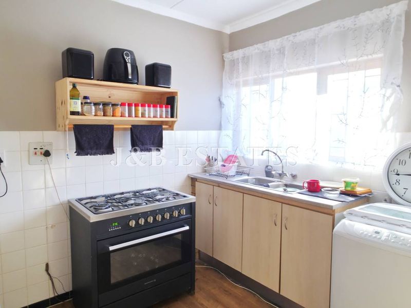 3-Bedroom House On Large Erf - Photo 4