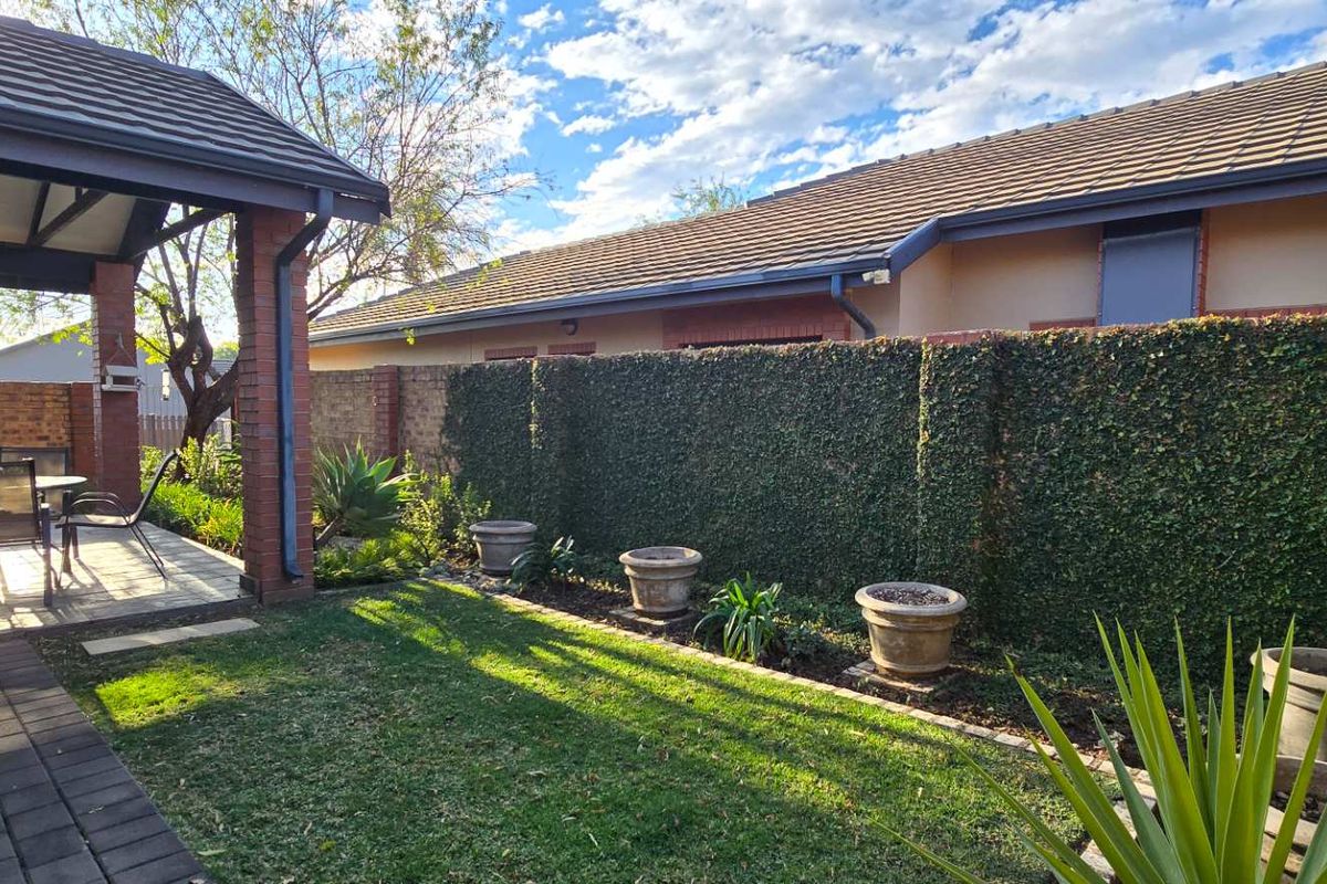 Modern. Off-Grid. Masterful: A Rare Single-Story, Three-Bedroom Estate Sanctuary - Photo 4
