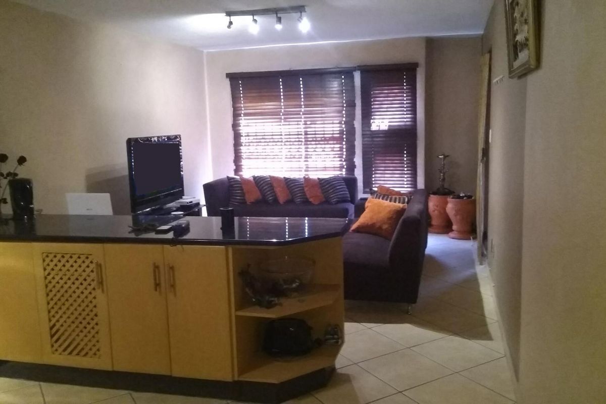 Charming 2-Bed Townhouse in Mulbarton Awaits You!" - Photo 5