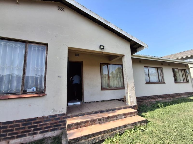 4 Bedroom House for sale in Malvern - Photo 2