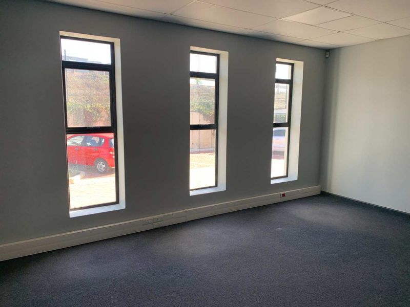Spacious Warehouse & Office Space in Prime Industrial Hub - Photo 3