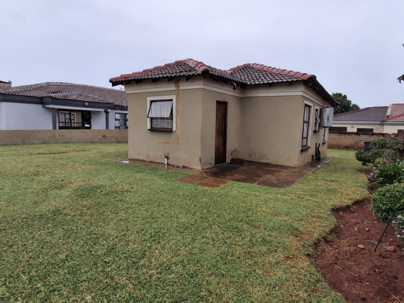 A gem in the Heart of The Orchards - Photo 2