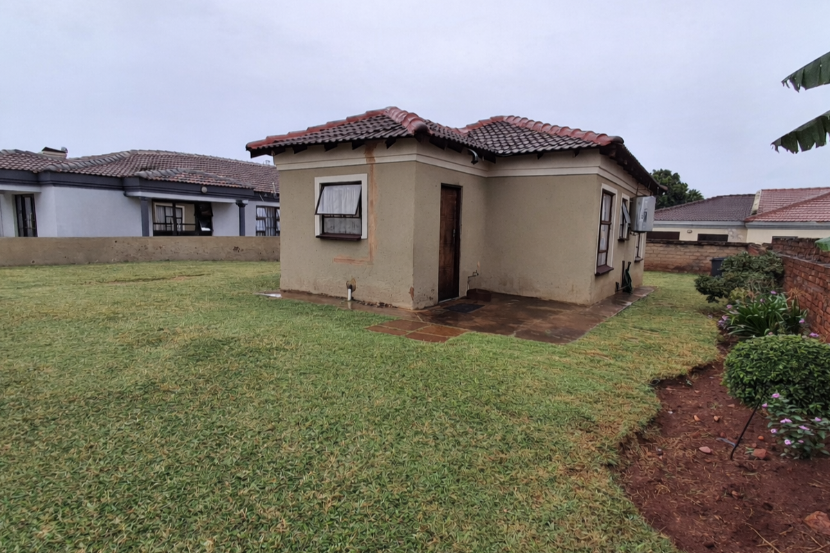 A gem in the Heart of The Orchards - Photo 2