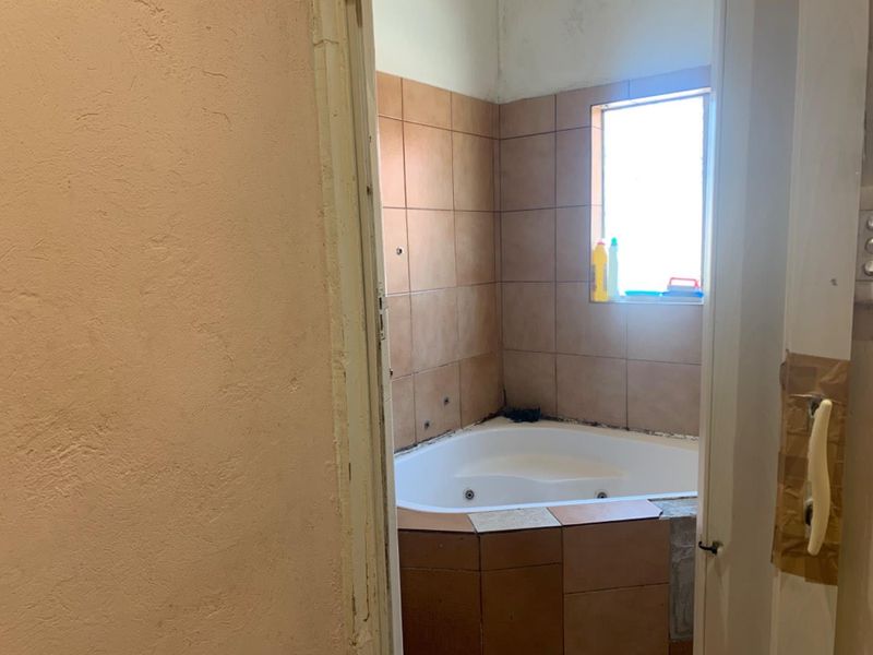 3 bedrooms house for sale in Rosettenville ext - Photo 9