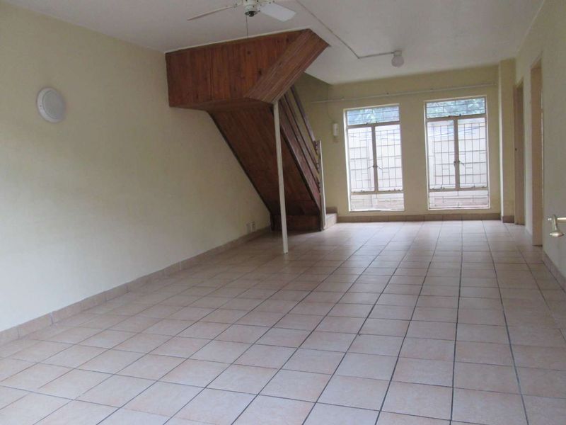VERY BEAUTIFUL, NEAT AND CLEAN [3] BEDROOMS DUPLEX FOR SALE IN PRETORIA NORTH  [ BARGAIN ] - Photo 7