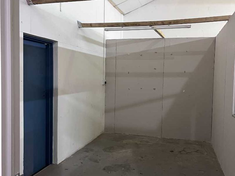 Exclusive Marine Drive Entry: Versatile Warehouse Space - Photo 7