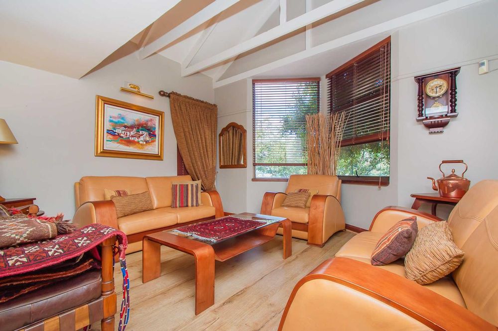 Private lounge off main bedroom