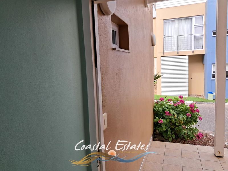 Charming Waterfront Townhouse Perfect for Airbnb Investment - Photo 3