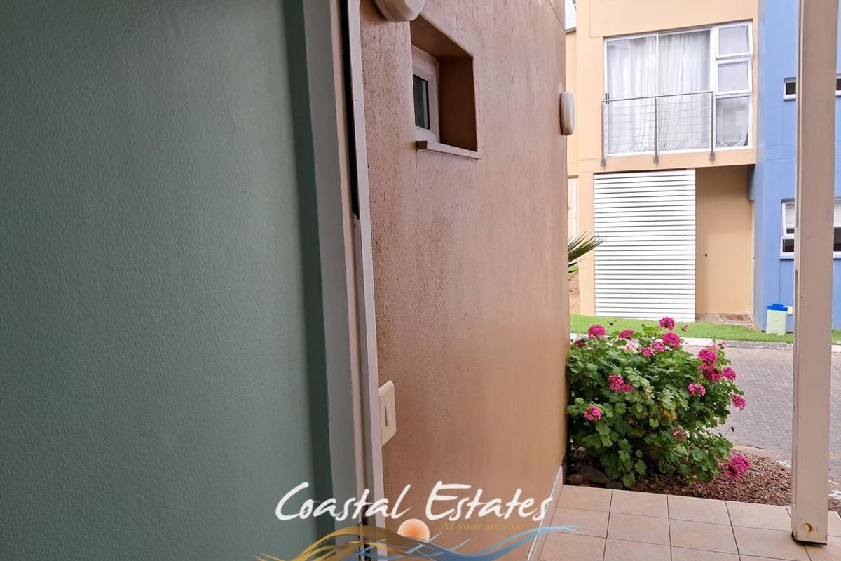 Charming Waterfront Townhouse Perfect for Airbnb Investment - Photo 3