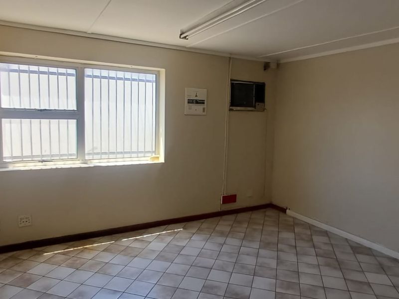 PAROW | WAREHOUSE & SHOWROOM TO LET - Photo 9