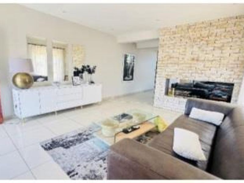 HOUSE FOR SALE IN CIMBEBASIA - Photo 2
