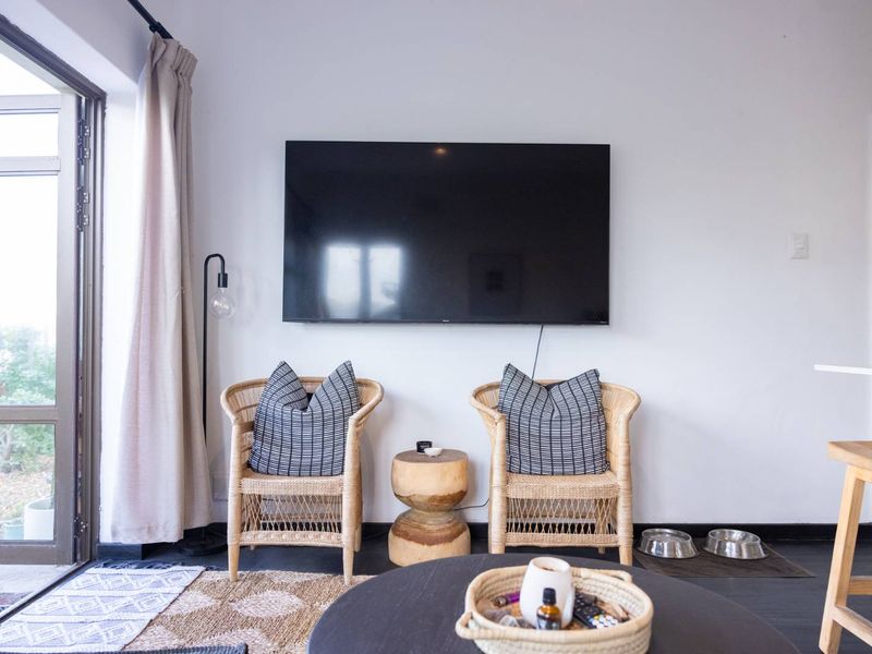 Architecturally Renovated Garden Apartment in the Heart of Fish Hoek! - Photo 3