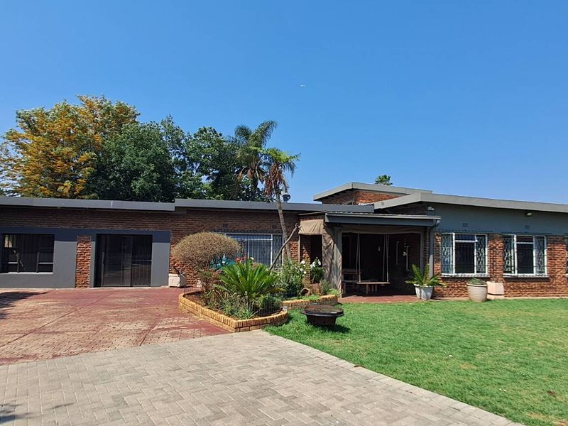 Modern Comfort Meets Tranquility in Brackenhurst Home! - Photo 1