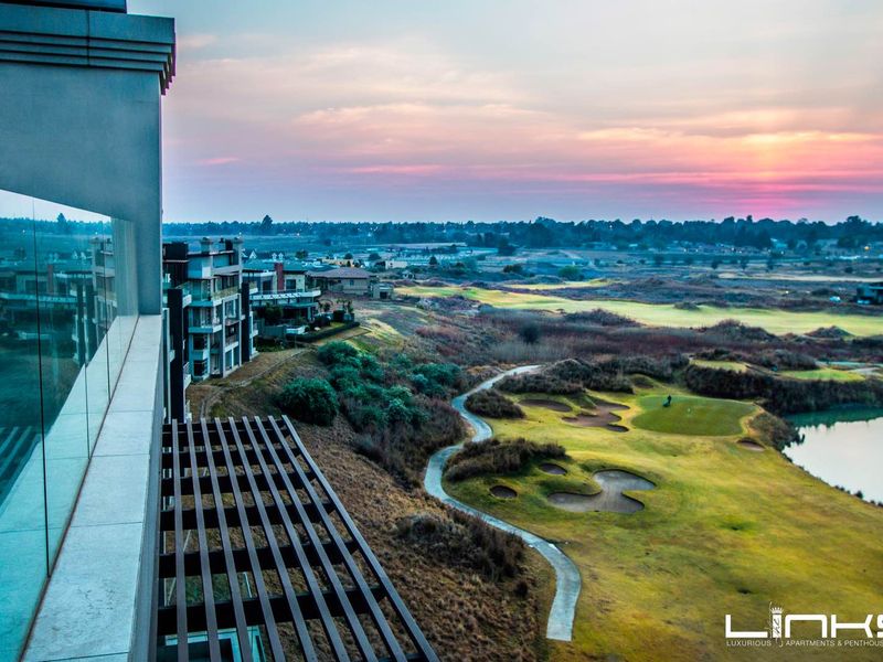 Luxurious penthouse for sale in Ebotse Golf & Country Estate, Rynfield - Photo 10