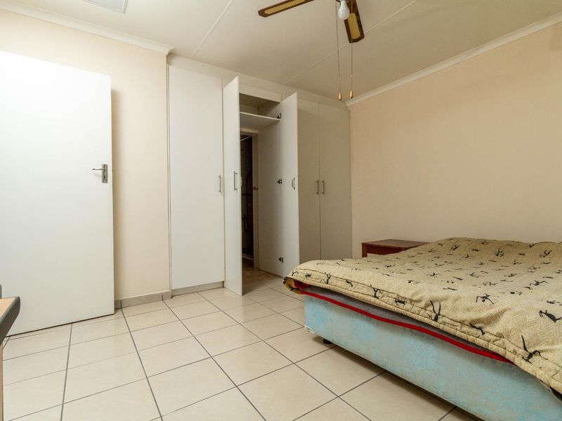 One Bedroom Garden Cottage - Photo 8