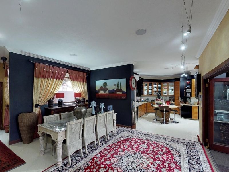 OFF-THE-GRID MASTERPIECE IN SOUGHT AFTER SILVER LAKES - COMMANDING PRESENCE WITH EFFORTLESS LIVING - Photo 7