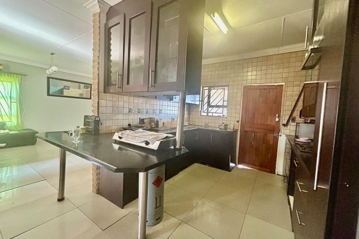 2-Bedroom House For Sale - Photo 2
