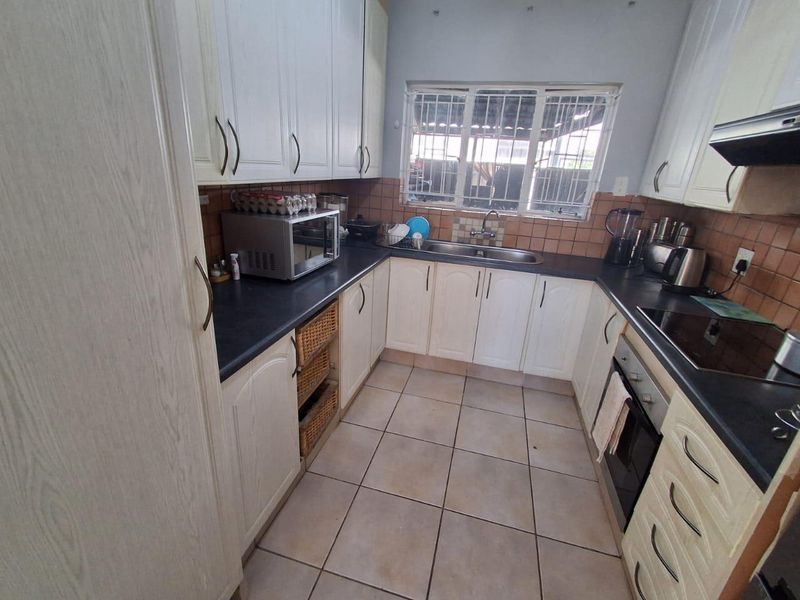 Three Bedroom Duplex for Sale in Eldoraigne, Centurion - Photo 4