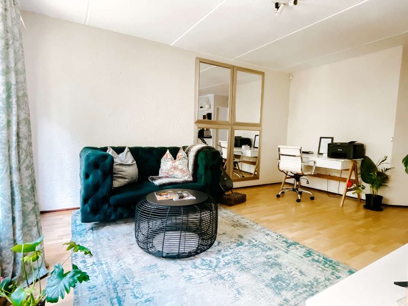 ONE BEDROOM APARTMENT FOR SALE IN MORNINGSIDE - Photo 3