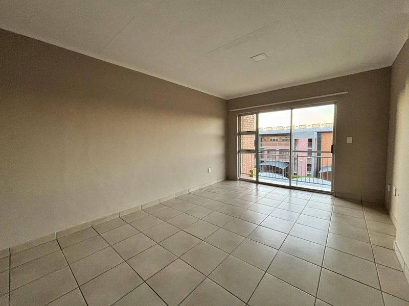 Modern apartment in a secure complex. - Photo 4