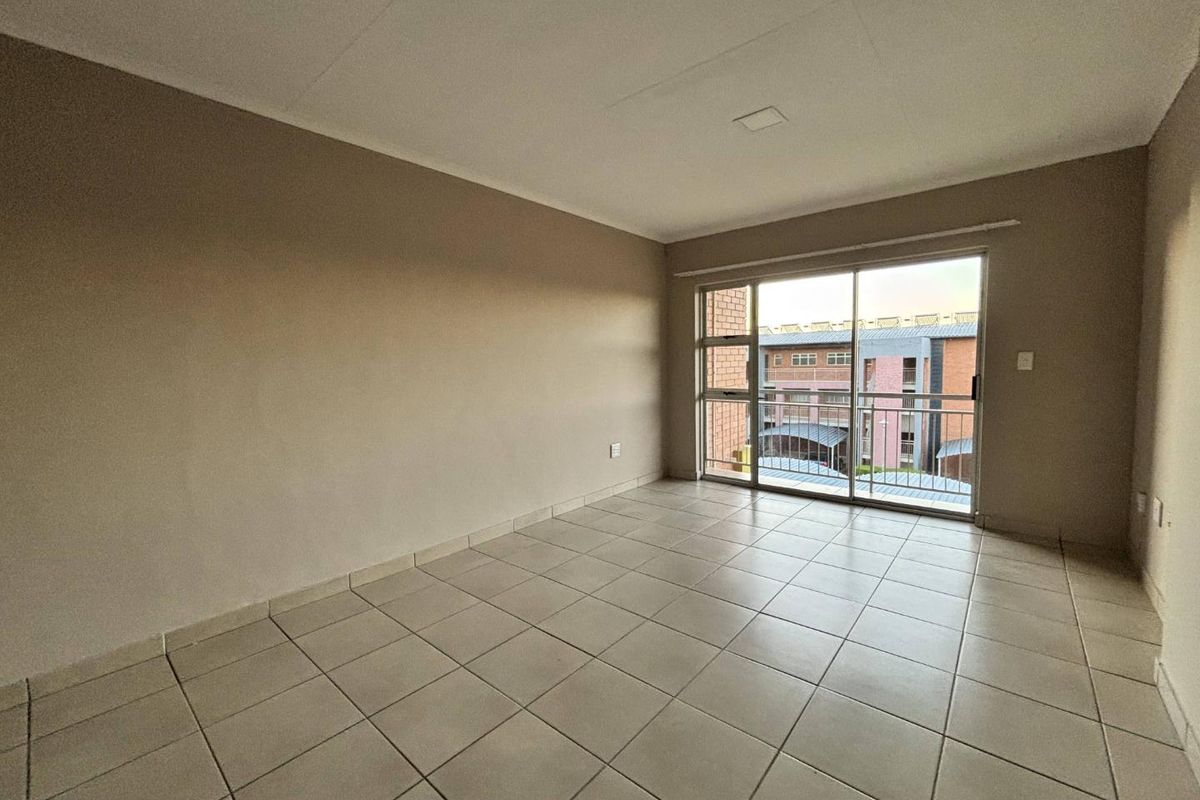 Modern apartment in a secure complex. - Photo 4