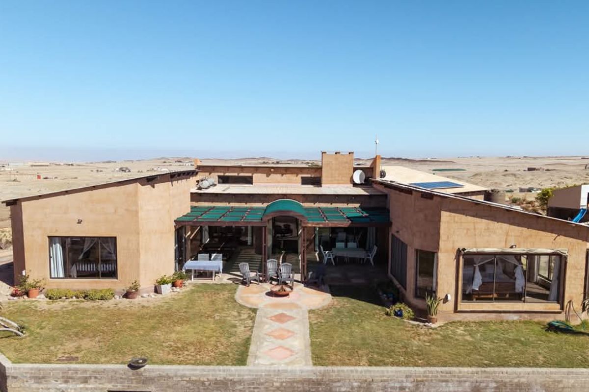 Namibian Dream: 10-Hectare Smallholding in Unique Terrain" - Photo 4