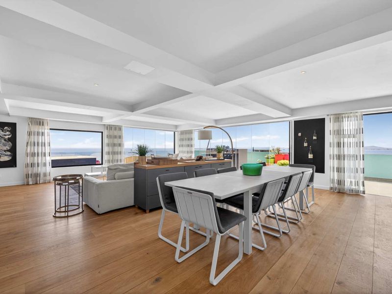 Skyline Penthouse Masterpiece in Sea Point - Photo 10