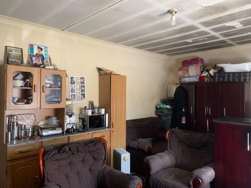 Exceptional Investment Opportunity: Dual 3-Bedroom Houses with Rental Income Potential - Photo 3