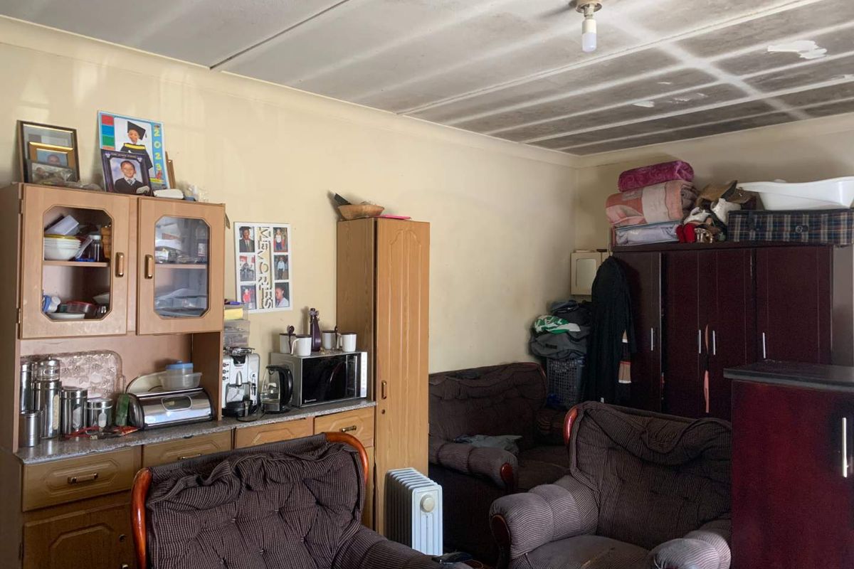 Exceptional Investment Opportunity: Dual 3-Bedroom Houses with Rental Income Potential - Photo 3