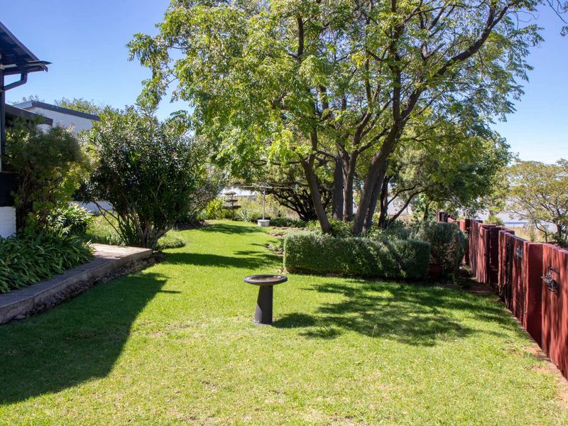 Waterfront Living – A Once-in-a-Lifetime Opportunity. 3 BedroomHouse with Flatled- Turn-Key investment with Solar Backup system - Photo 7