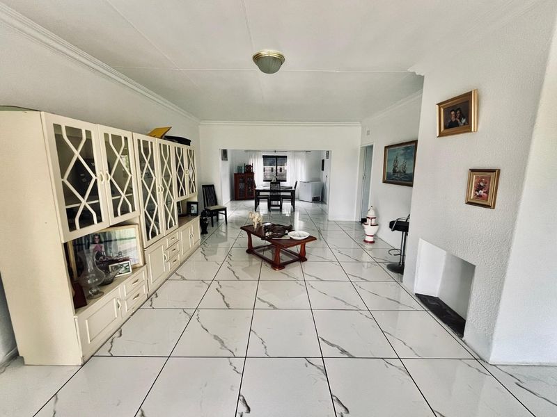 Beautiful 3 Bedroom Family Home in Parkrand - Photo 6