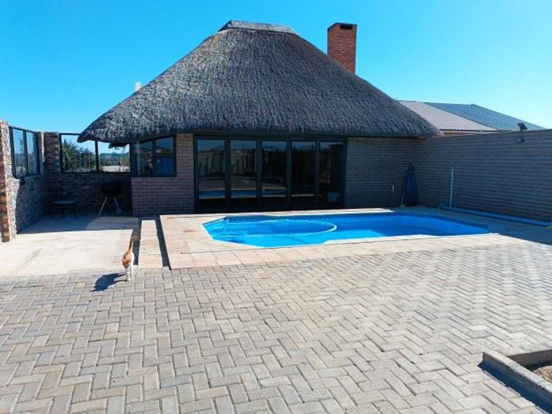 Magnificent Family Home - Reduced!! - Photo 3