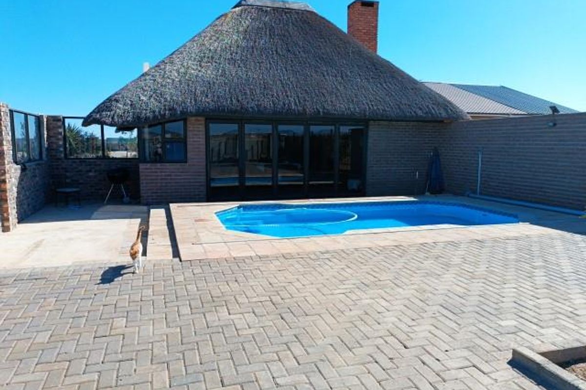 Magnificent Family Home - Reduced!! - Photo 3